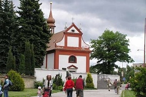 Santini v okoli Trojice